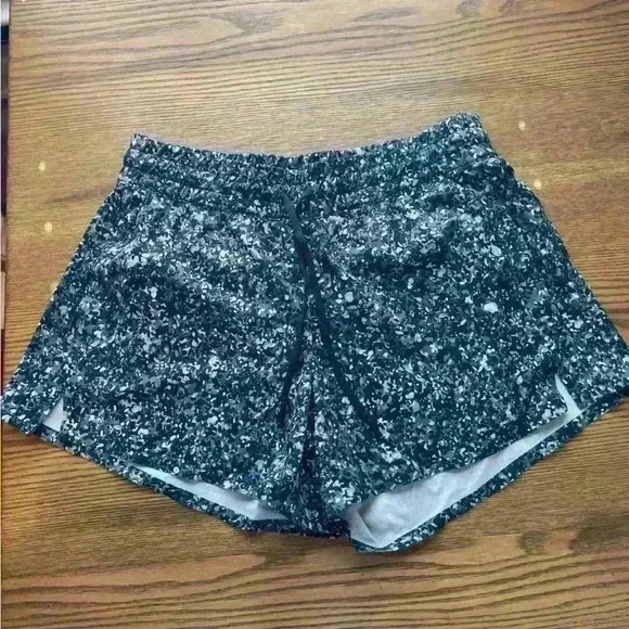 Athleta Shorts With Pockets at Sides and Zip back pockets Size 4 - Picture 1 of 9